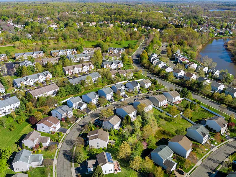 Overlooking a scenario of residential homes in a suburb area
